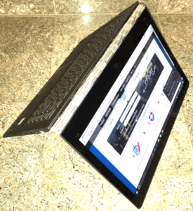 Lenovo Yoga 900 Laptop Tent Mode