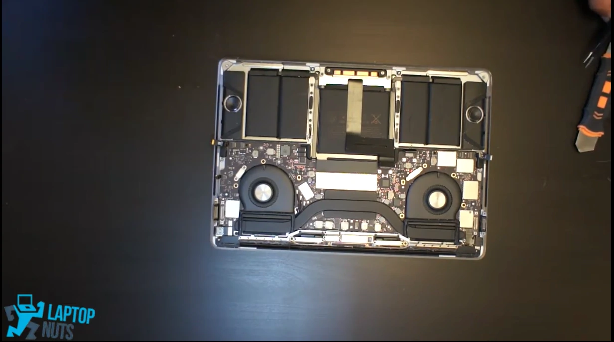 laptop-macbook-pro-a1706-series-disassembly-take-apart-sell